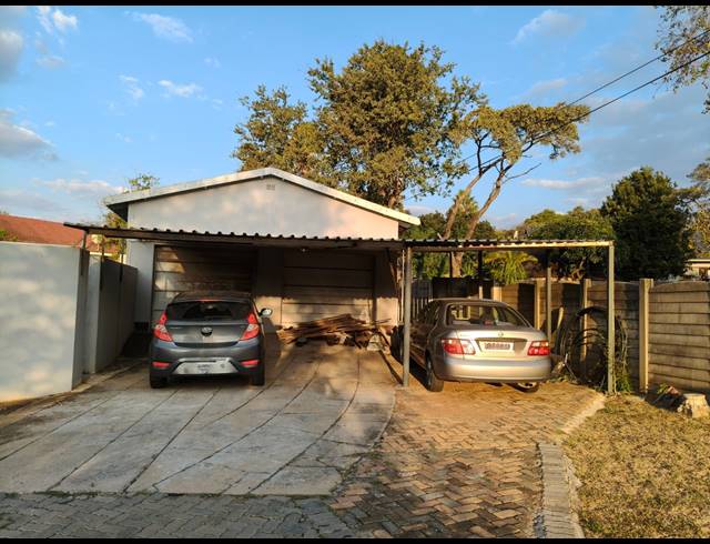 4 BEDROOM HOUSE FOR SALE IN PROTEA PARK